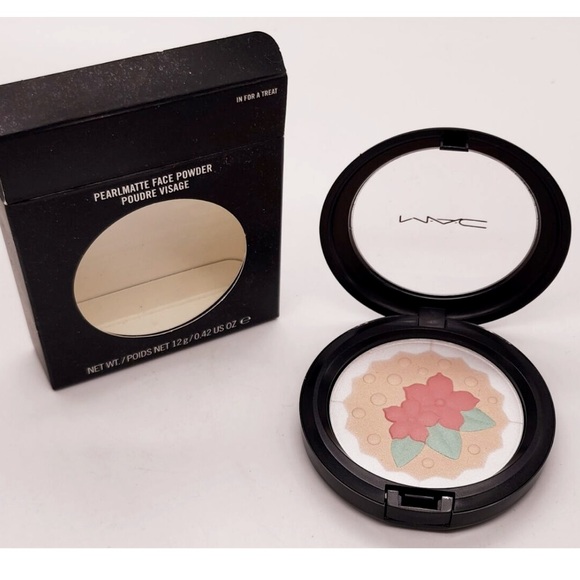 MAC Cosmetics: Pearlmatte Face Powder: In For A Treat: Rare & Brand New!